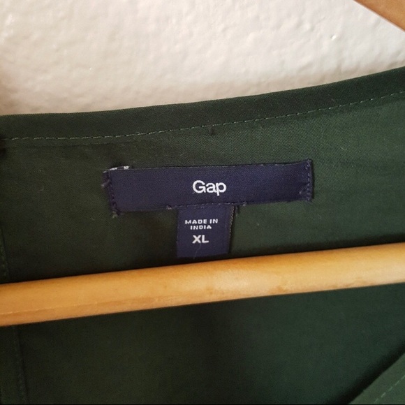 GAP forest green cotton blouse. - Picture 2 of 5